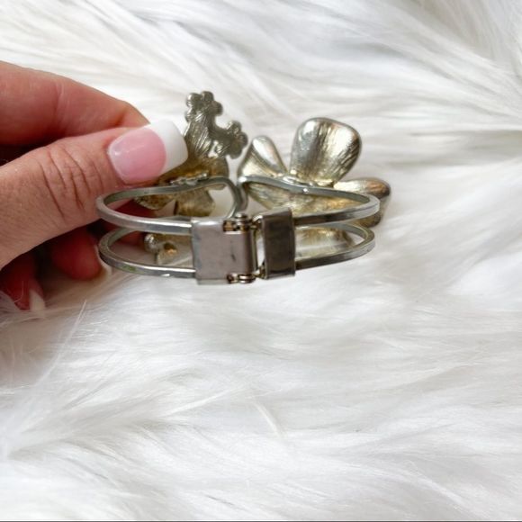 Beautiful Floral Cuff Bracelet 7” Enameled Flowers With Little Rhinestones - Picture 7 of 10